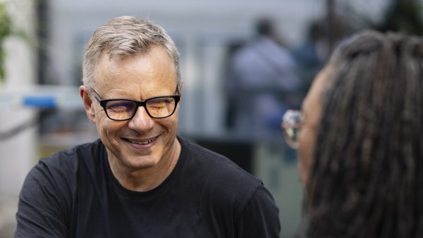 Georg M. Oswald beim Sommerfest der Monacensia 2024