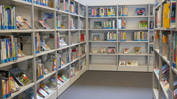 Stadtbibliothek Westend Bücherregale