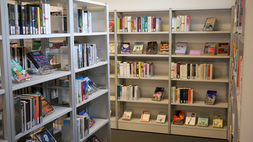 Stadtbibliothek Westend Bücherregale