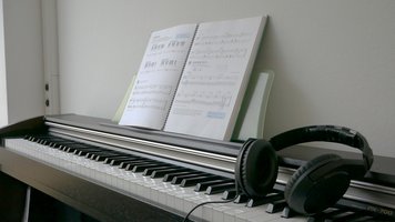 ePiano in der Bibliothek