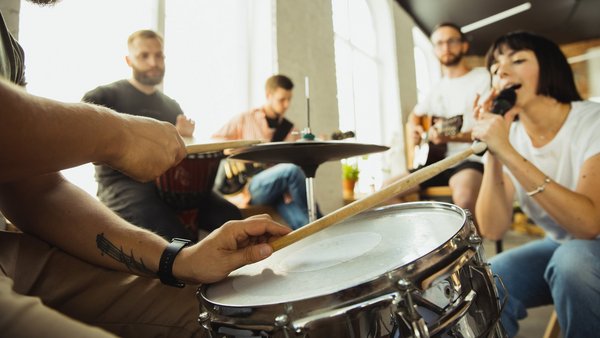 eine musizierende Gruppe