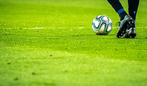 Fußball auf Rasen