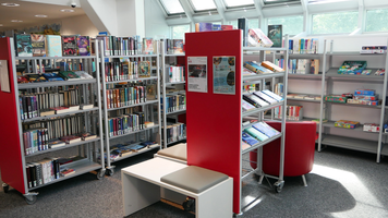 Stadtbibliothek Hadern Bücherregale