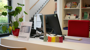Stadtbibliothek Westend Infotheke