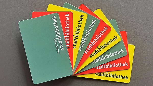 aufgefächerte, bunte Bibliotheksausweise