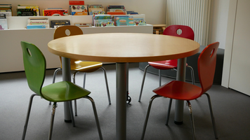 Stadtbibliothek Westend Kindertisch